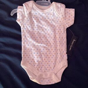 Faded Glory Newborn Baby Bodysuit White Organic Cotton Stars Print